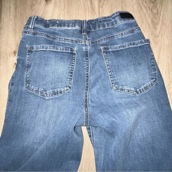 Women's Blue Revival Quinn Medium Wash Straight Leg Cropped Jeans - Picture 8 of 12